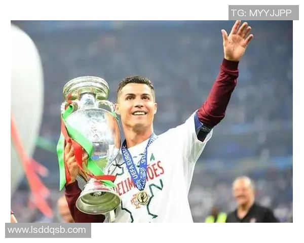 被承认的足球明星背后的奋斗故事与荣耀时刻解析