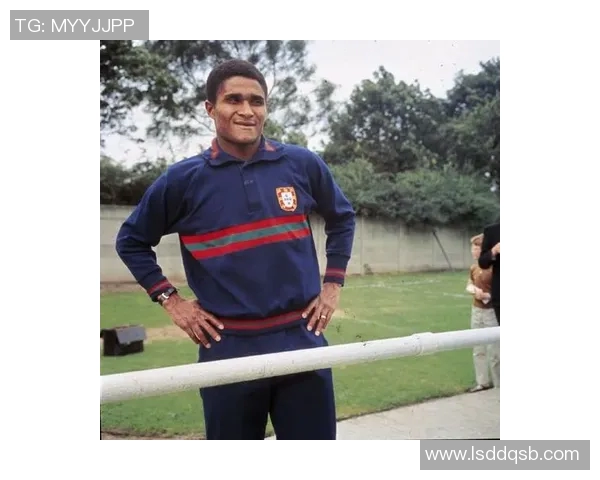 沙发足球明星盘点哪些球员在家中也能成为足球传奇