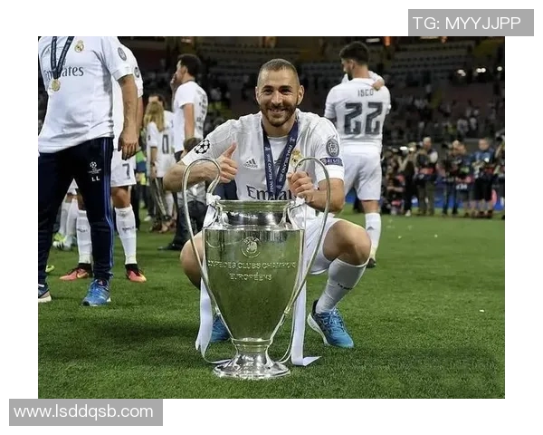 璀璨星光闪耀绿茵场欧冠足球明星精彩瞬间回顾 璀璨星光闪耀绿茵场欧冠足球明星精彩瞬间回顾